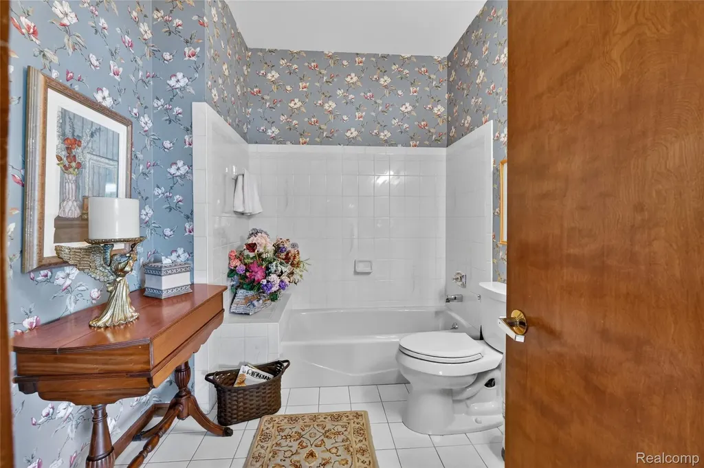 24 Chateaux Du Lac Fenton Charter Township MI 48430