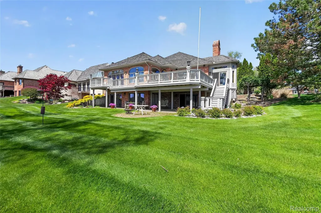 24 Chateaux Du Lac Fenton Charter Township MI 48430