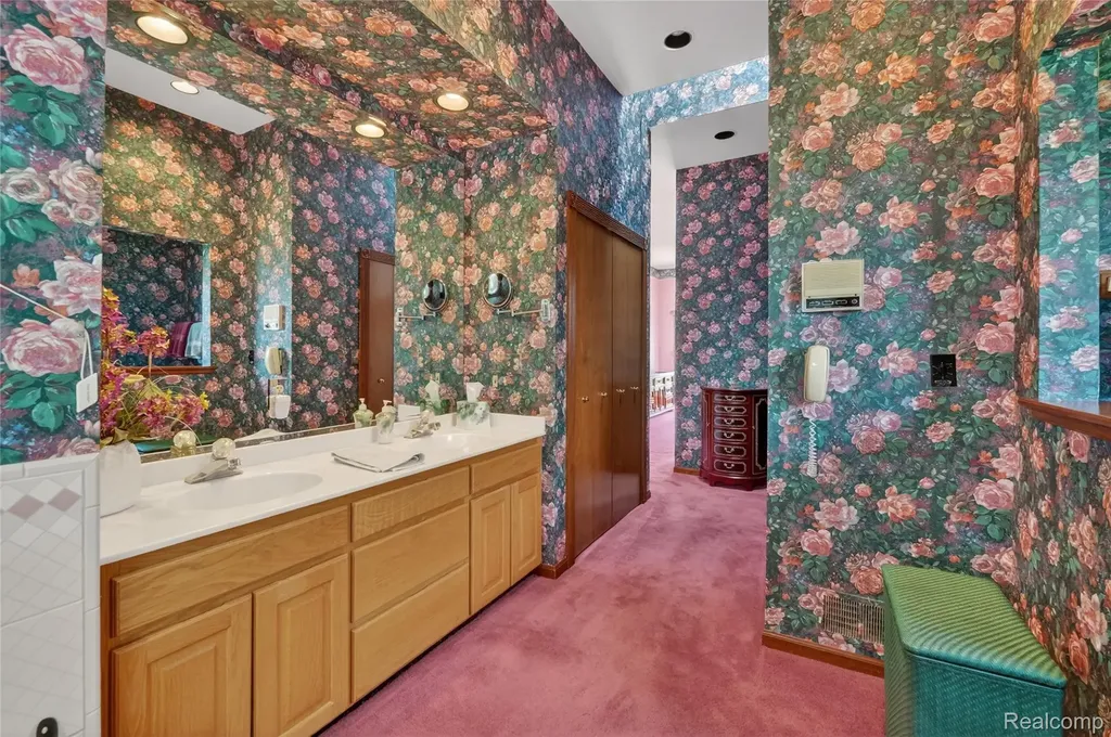 24 Chateaux Du Lac Fenton Charter Township MI 48430