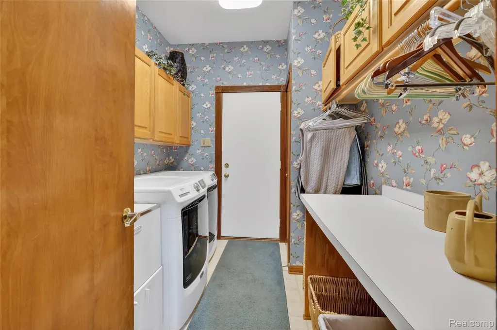 24 Chateaux Du Lac Fenton Charter Township MI 48430