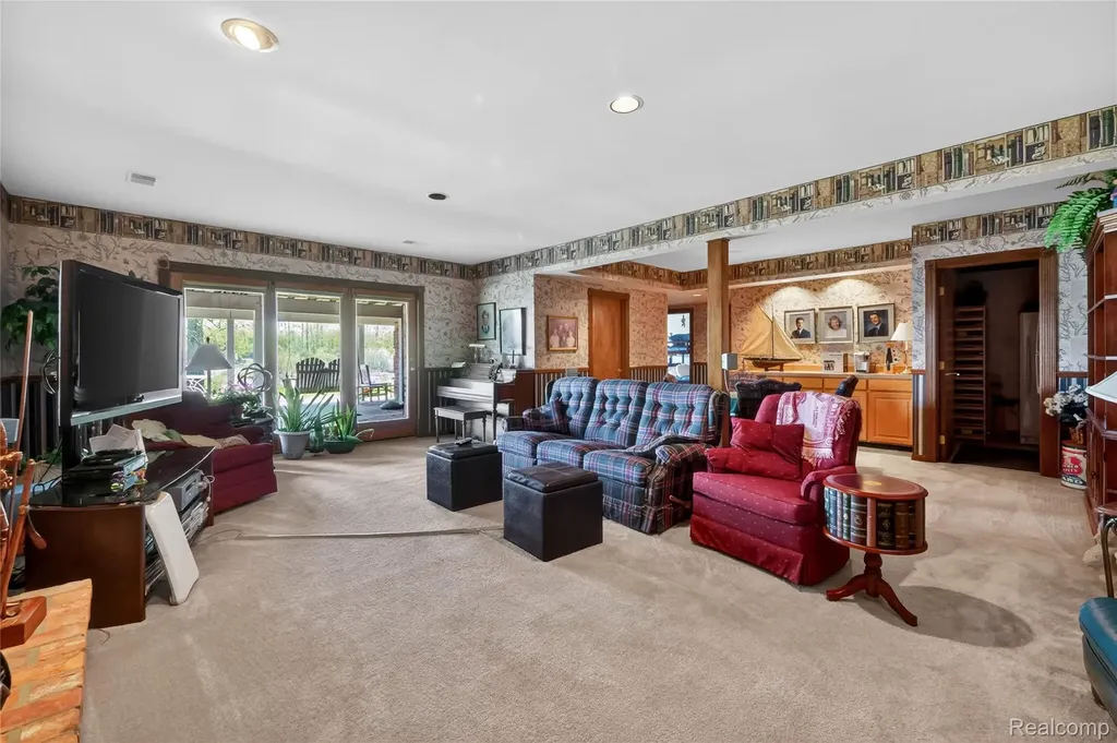 24 Chateaux Du Lac Fenton Charter Township MI 48430