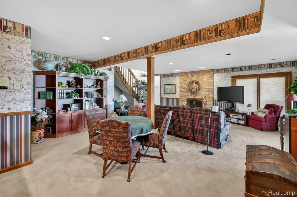 24 Chateaux Du Lac Fenton Charter Township MI 48430