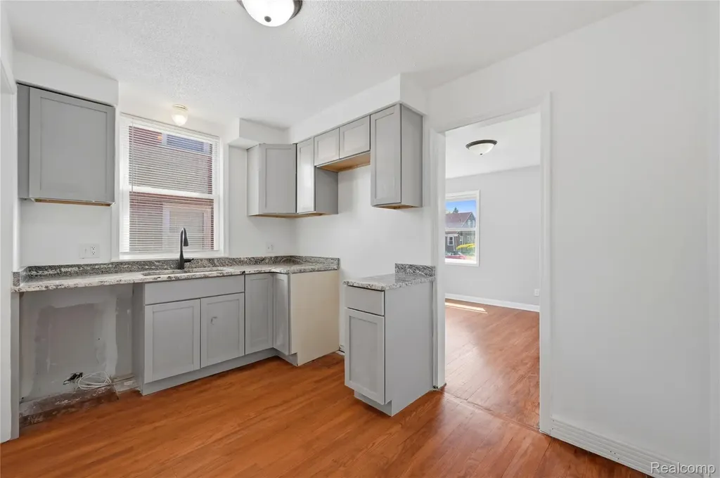 18708 Robson Street Detroit City MI 48235
