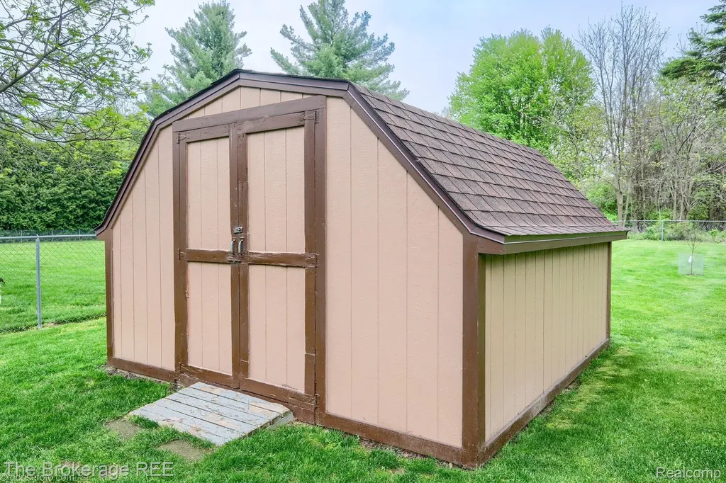 2390 N Vassar Road Davison Township MI 48423