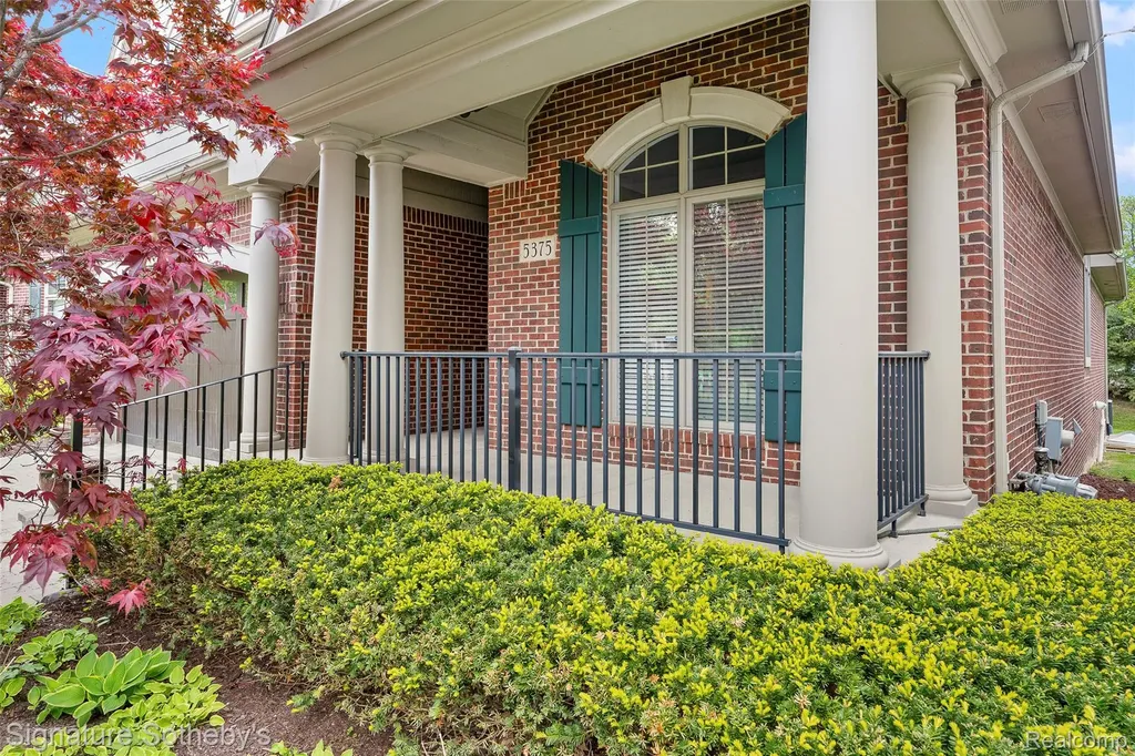 5375 Pembrooke Crossing Court West Bloomfield Charter Township MI 48322