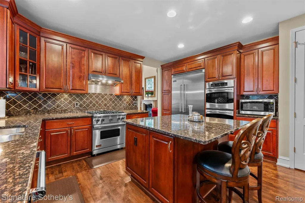 5375 Pembrooke Crossing Court West Bloomfield Charter Township MI 48322