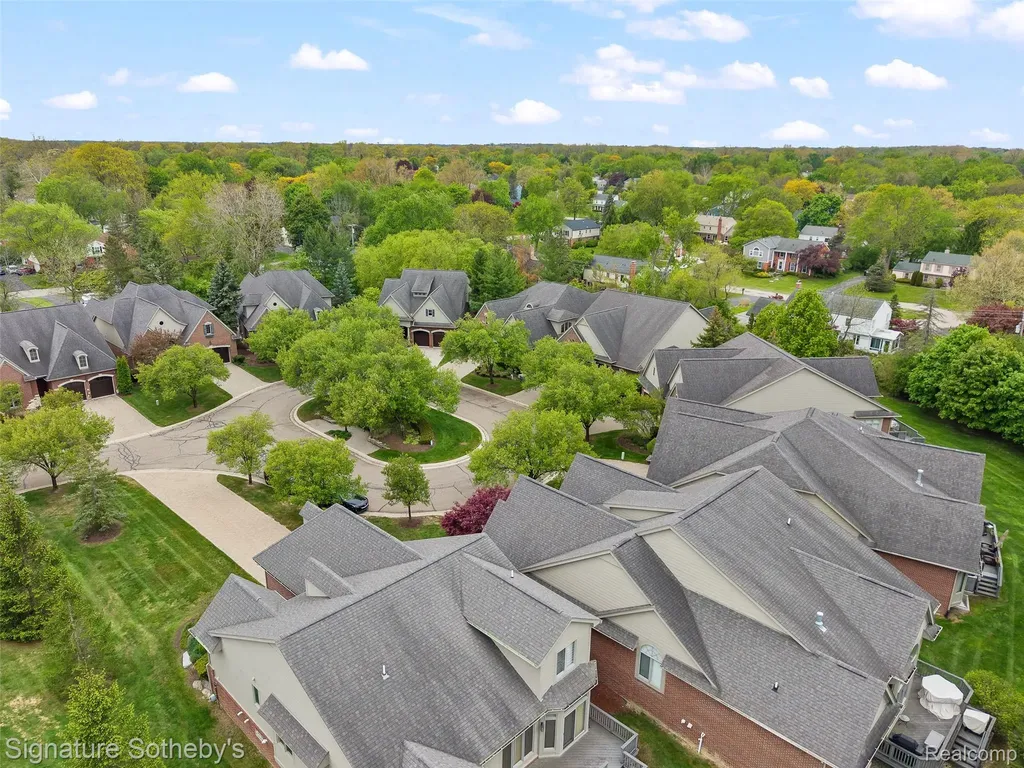 5375 Pembrooke Crossing Court West Bloomfield Charter Township MI 48322