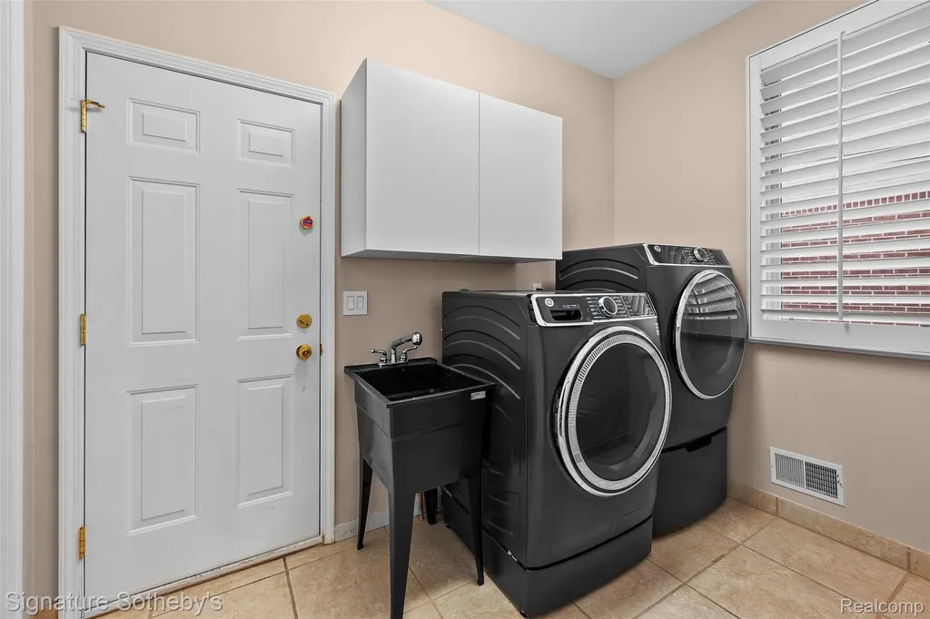 5375 Pembrooke Crossing Court West Bloomfield Charter Township MI 48322