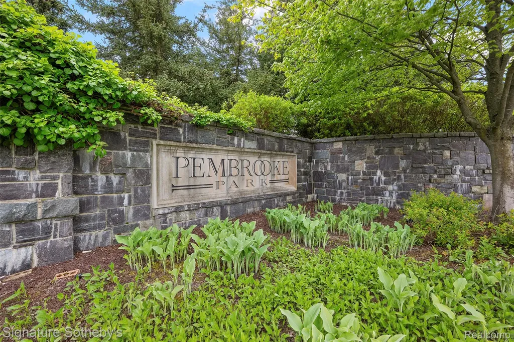 5375 Pembrooke Crossing Court West Bloomfield Charter Township MI 48322