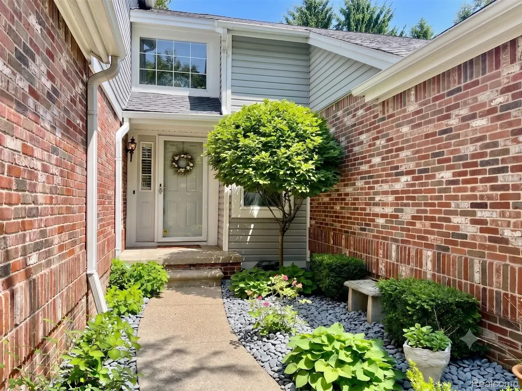 1168 Fairways Boulevard Troy City MI 48085