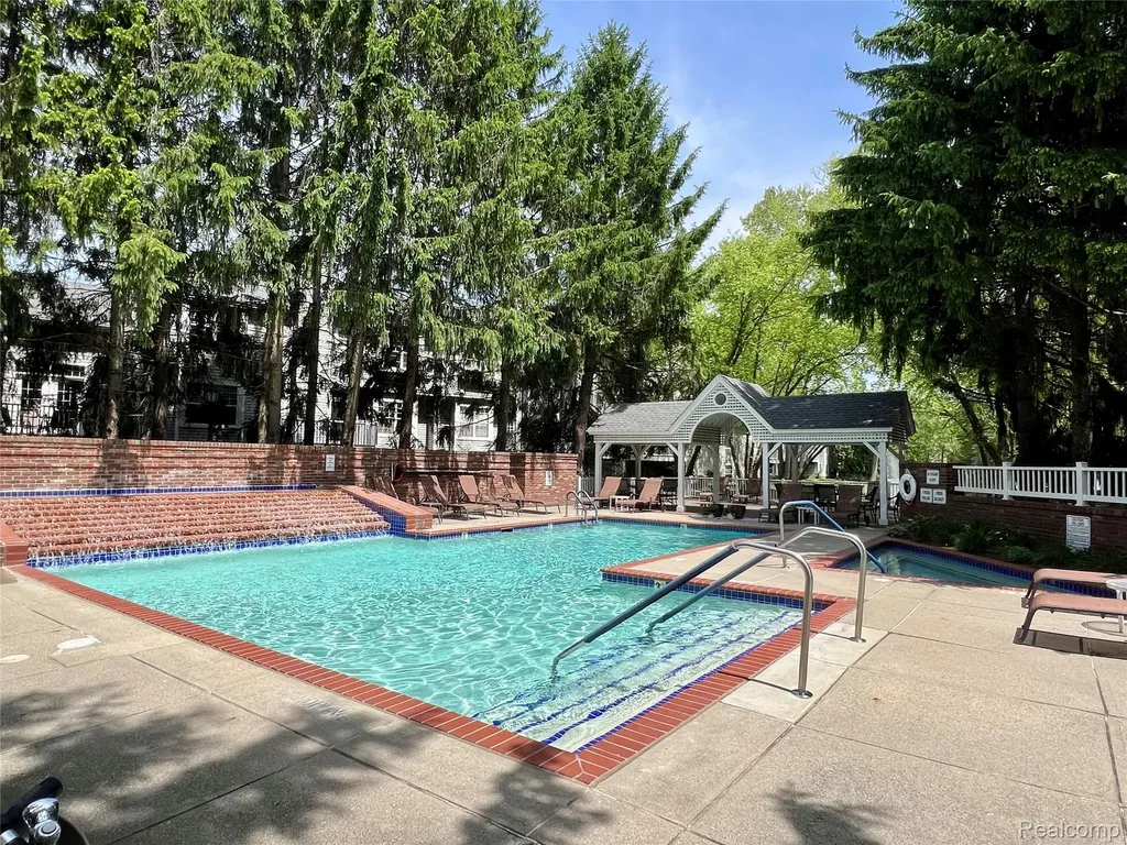 1168 Fairways Boulevard Troy City MI 48085