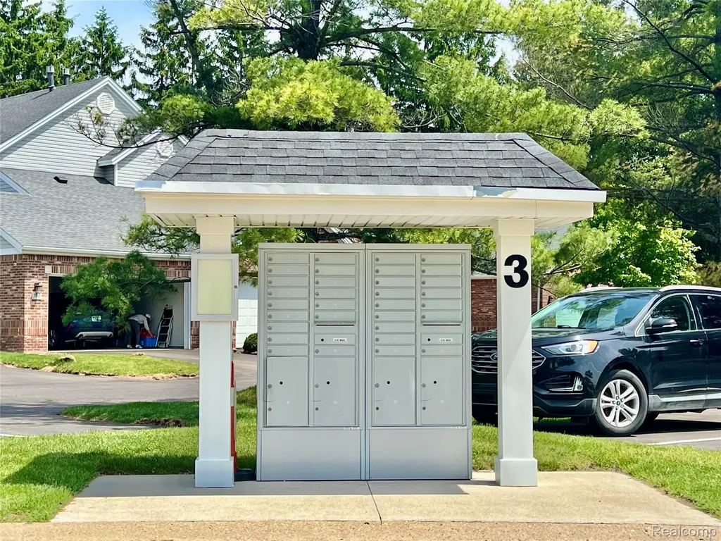1168 Fairways Boulevard Troy City MI 48085