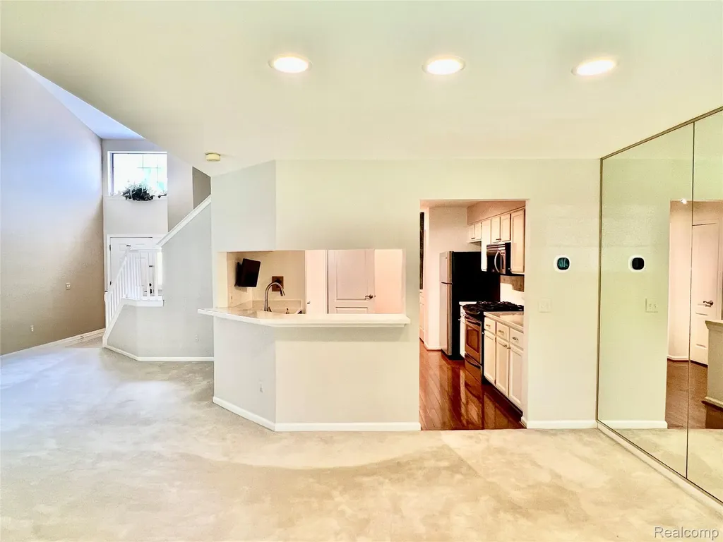 1168 Fairways Boulevard Troy City MI 48085