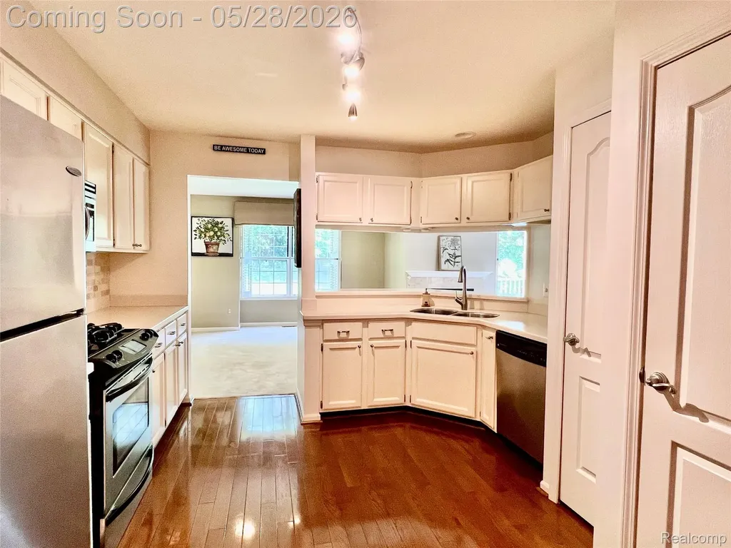 1168 Fairways Boulevard Troy City MI 48085