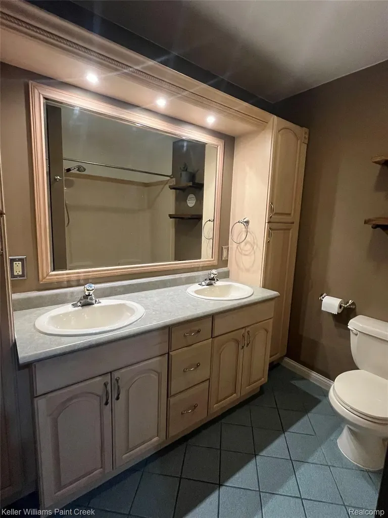 4971 Butler Drive Troy City MI 48085