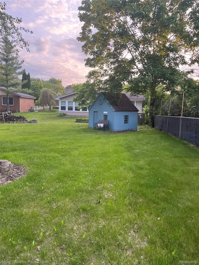 4971 Butler Drive Troy City MI 48085