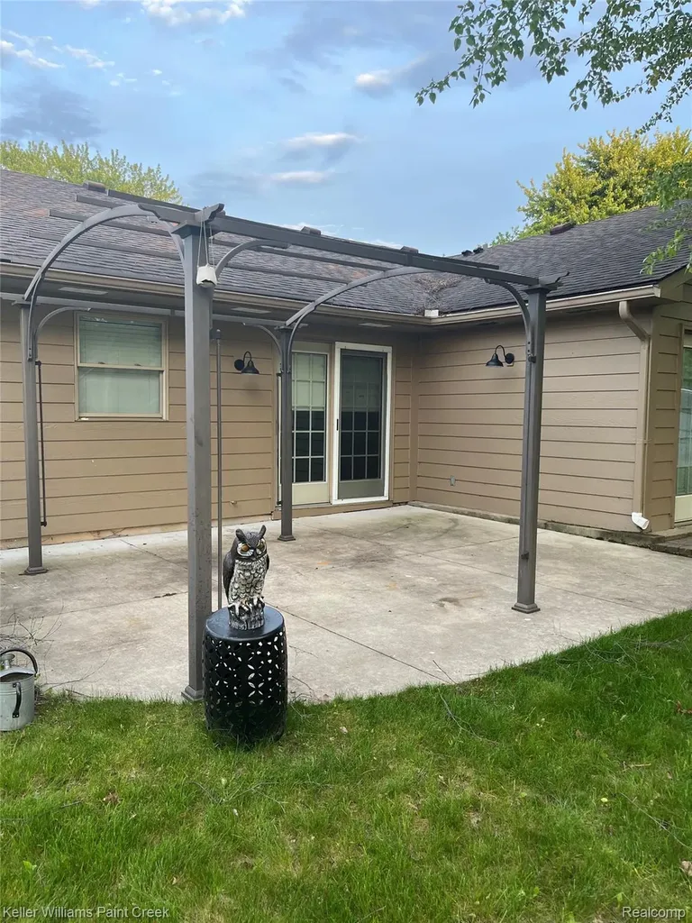 4971 Butler Drive Troy City MI 48085