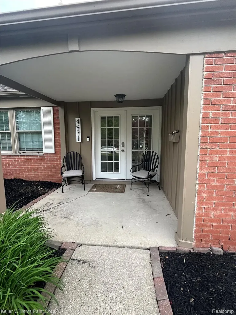 4971 Butler Drive Troy City MI 48085