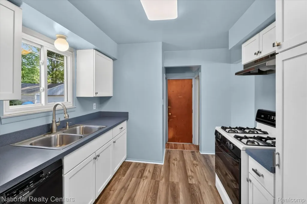 34472 Phyllis Street Wayne City MI 48184