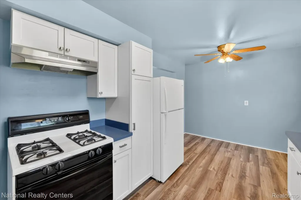 34472 Phyllis Street Wayne City MI 48184