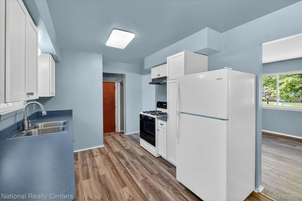 34472 Phyllis Street Wayne City MI 48184