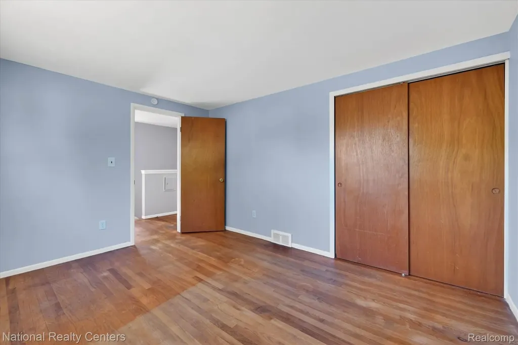 34472 Phyllis Street Wayne City MI 48184