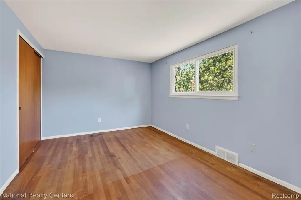 34472 Phyllis Street Wayne City MI 48184
