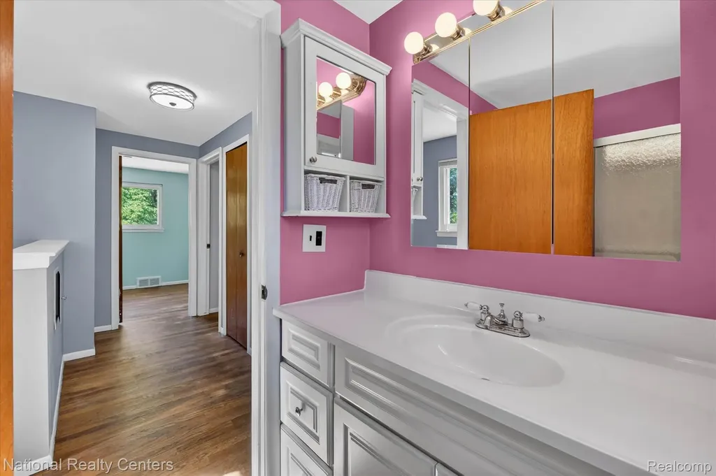 34472 Phyllis Street Wayne City MI 48184