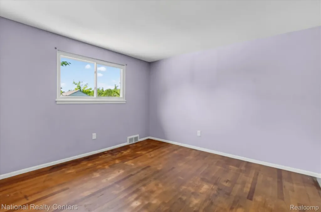 34472 Phyllis Street Wayne City MI 48184