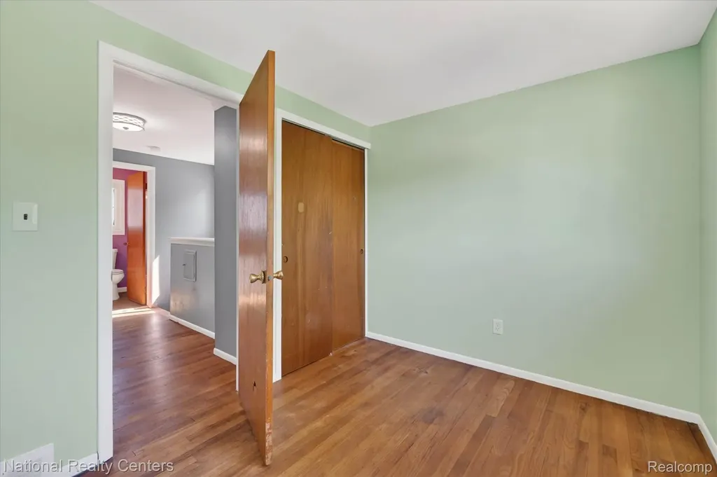 34472 Phyllis Street Wayne City MI 48184