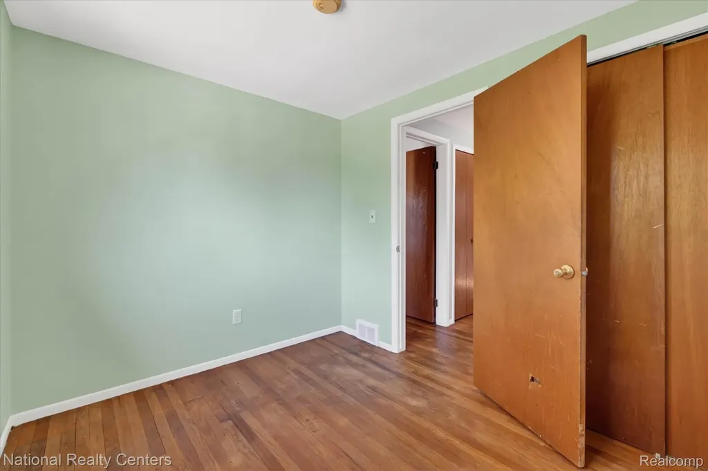 34472 Phyllis Street Wayne City MI 48184