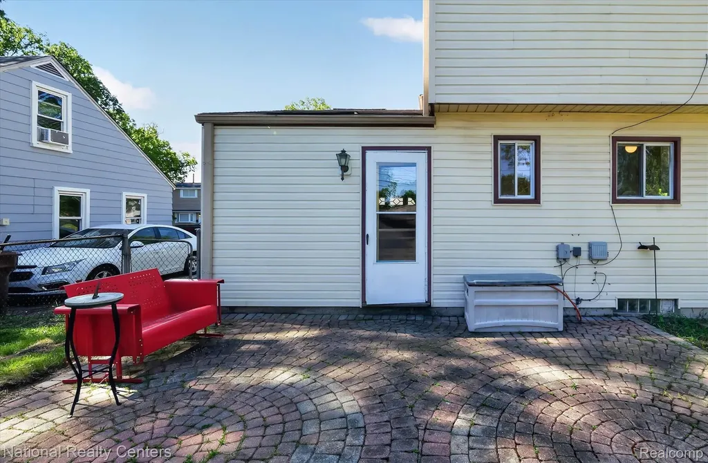 34472 Phyllis Street Wayne City MI 48184