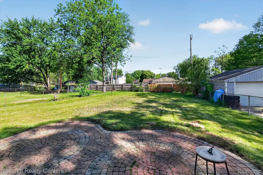 34472 Phyllis Street Wayne City MI 48184