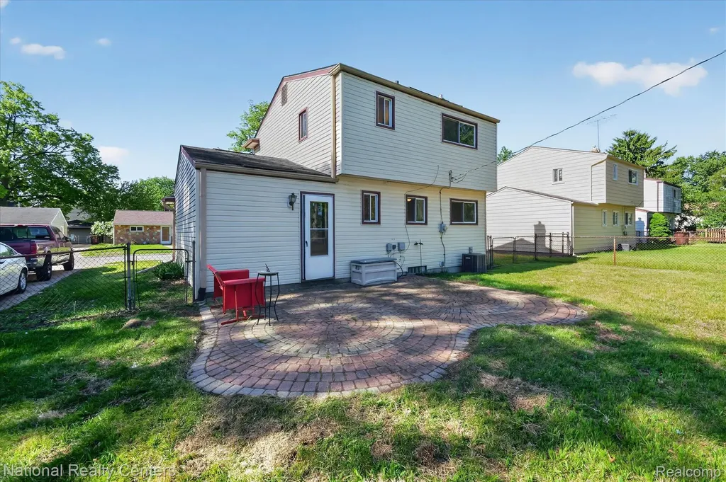 34472 Phyllis Street Wayne City MI 48184
