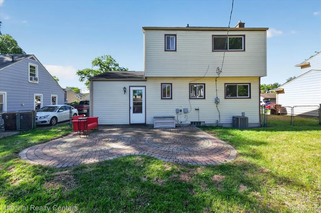 34472 Phyllis Street Wayne City MI 48184
