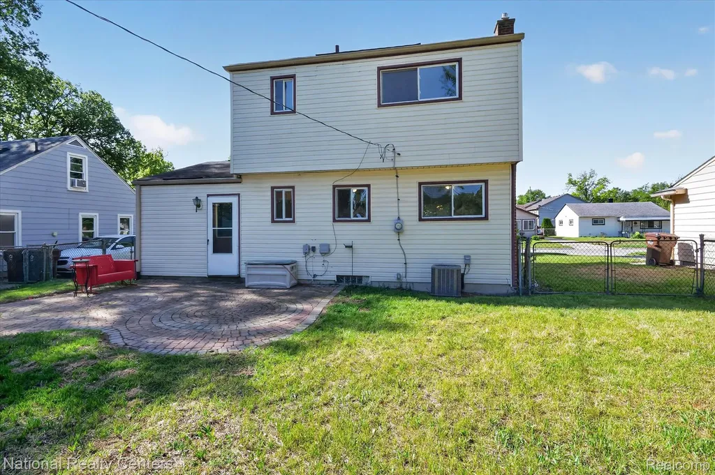 34472 Phyllis Street Wayne City MI 48184