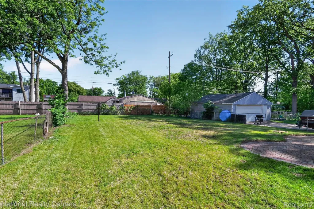 34472 Phyllis Street Wayne City MI 48184