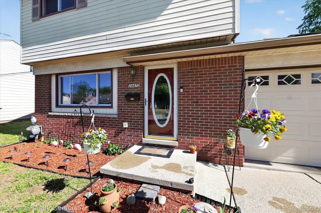 34472 Phyllis Street Wayne City MI 48184