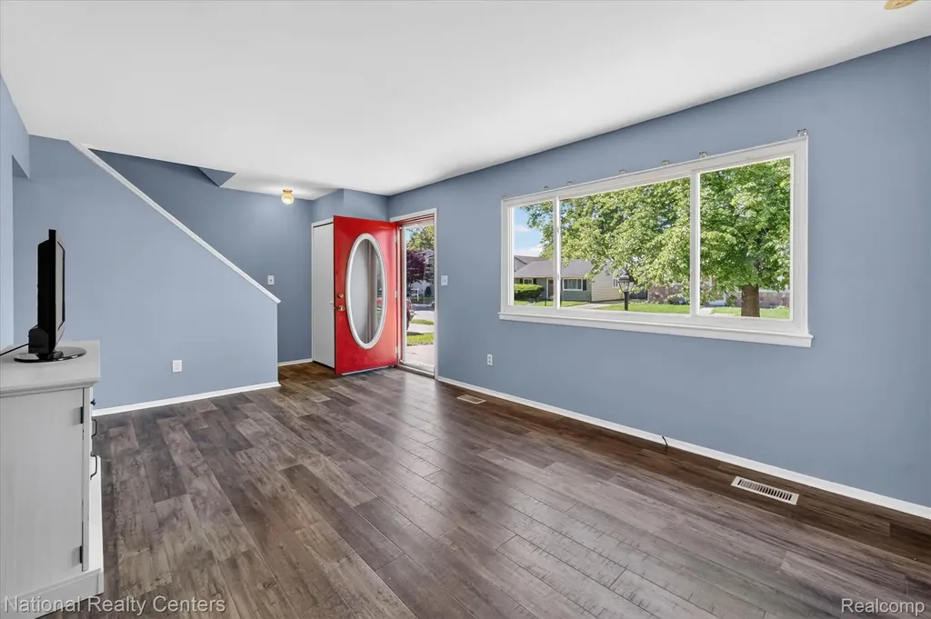 34472 Phyllis Street Wayne City MI 48184