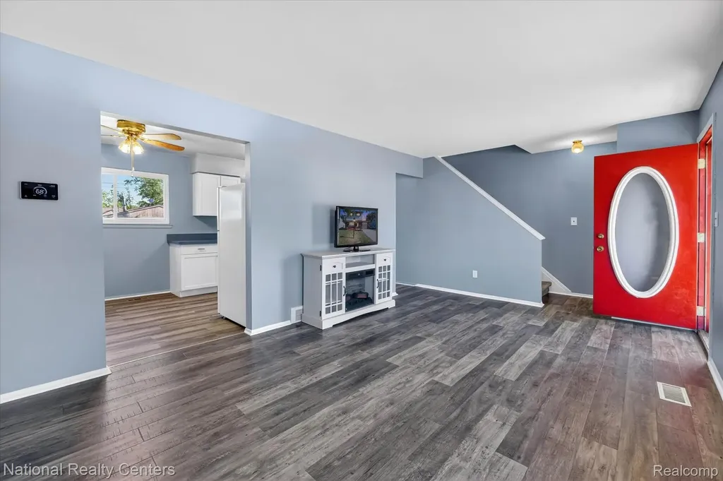 34472 Phyllis Street Wayne City MI 48184