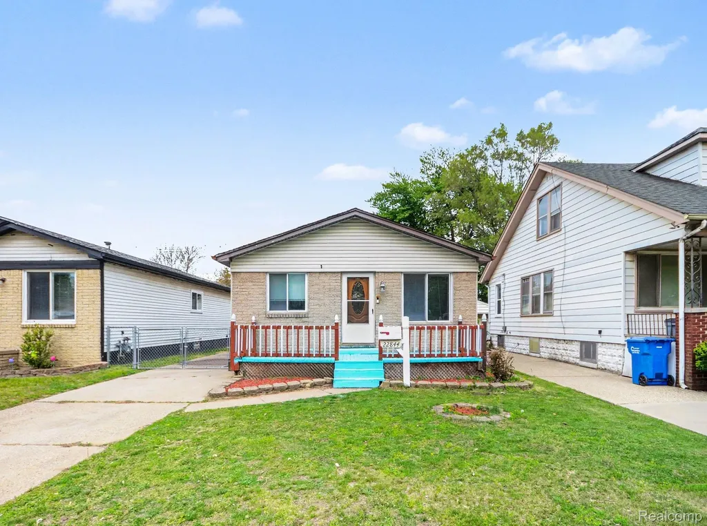 22844 Hillock Avenue Warren City MI 48089