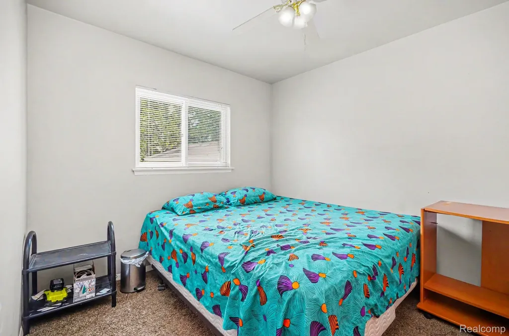 22844 Hillock Avenue Warren City MI 48089