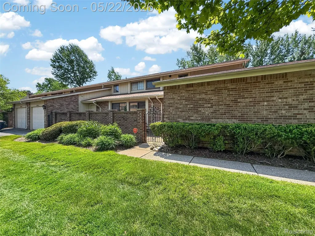2853 Trailwood Drive Rochester Hills City MI 48309