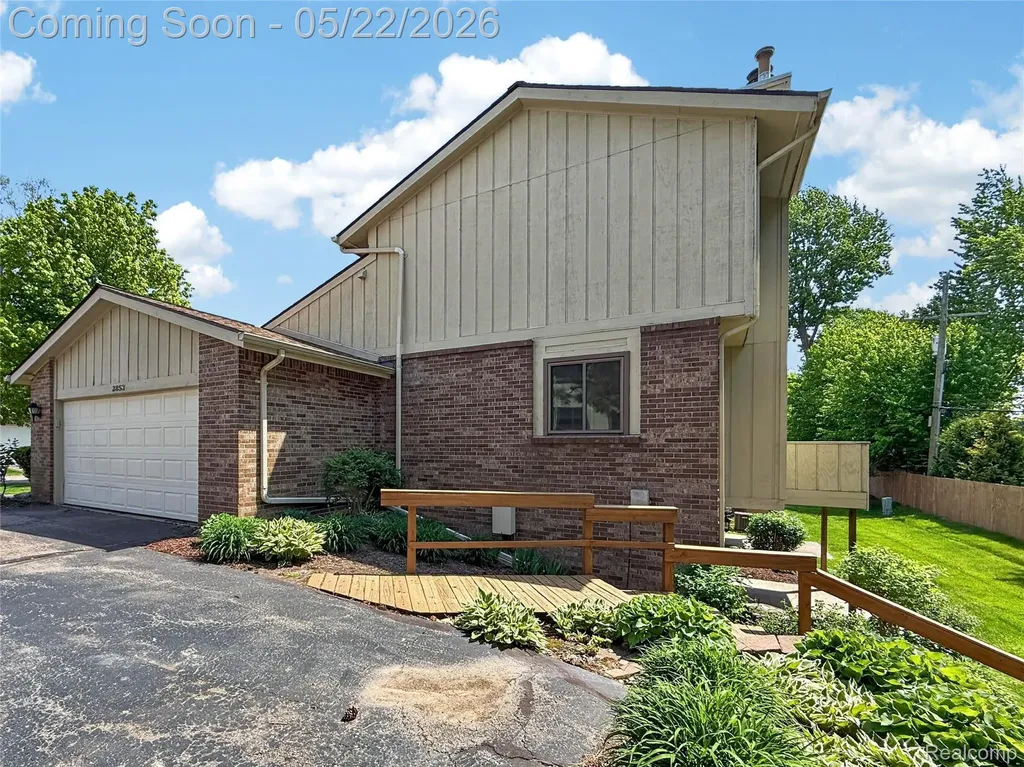 2853 Trailwood Drive Rochester Hills City MI 48309