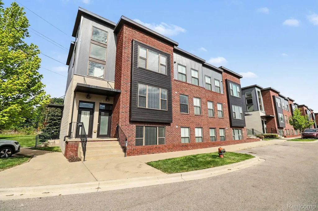 1250 Diamond Court Royal Oak City MI 48067
