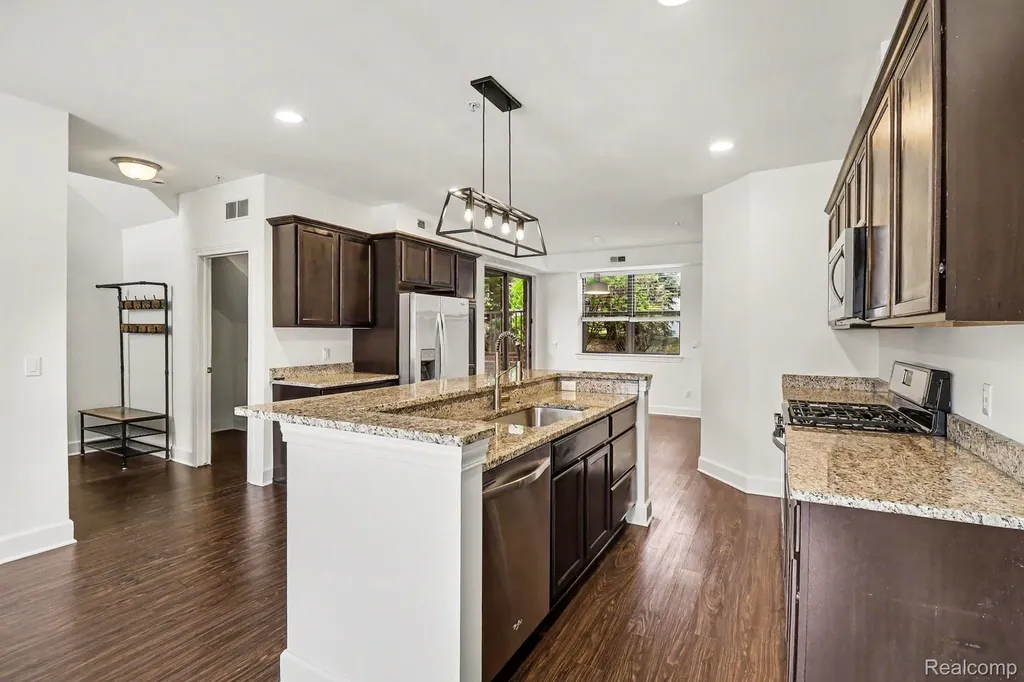 1250 Diamond Court Royal Oak City MI 48067