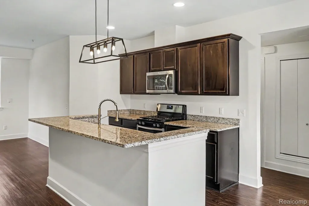 1250 Diamond Court Royal Oak City MI 48067