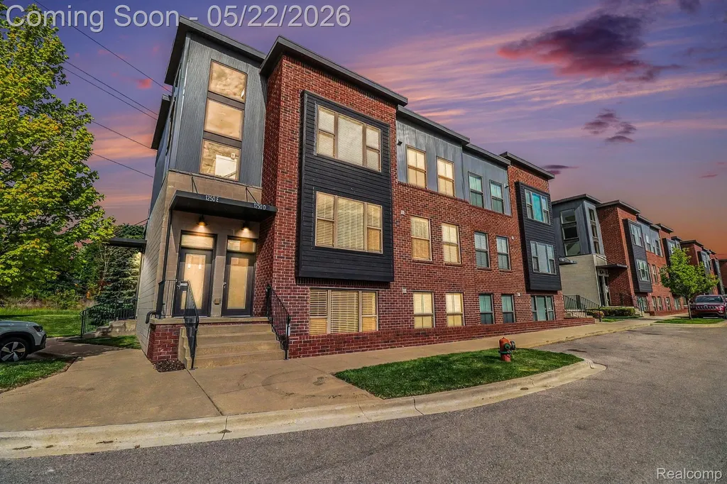 1250 Diamond Court Royal Oak City MI 48067