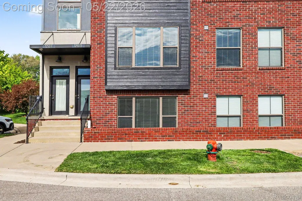 1250 Diamond Court Royal Oak City MI 48067