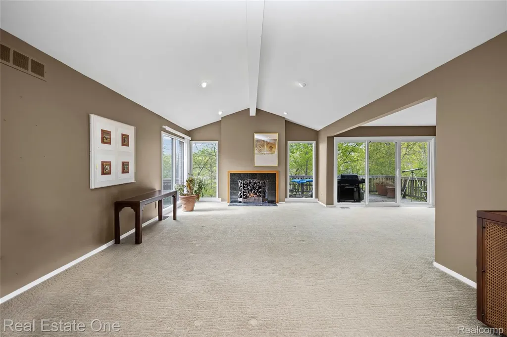 5000 Mirror Lake Court West Bloomfield Charter Township MI 48323